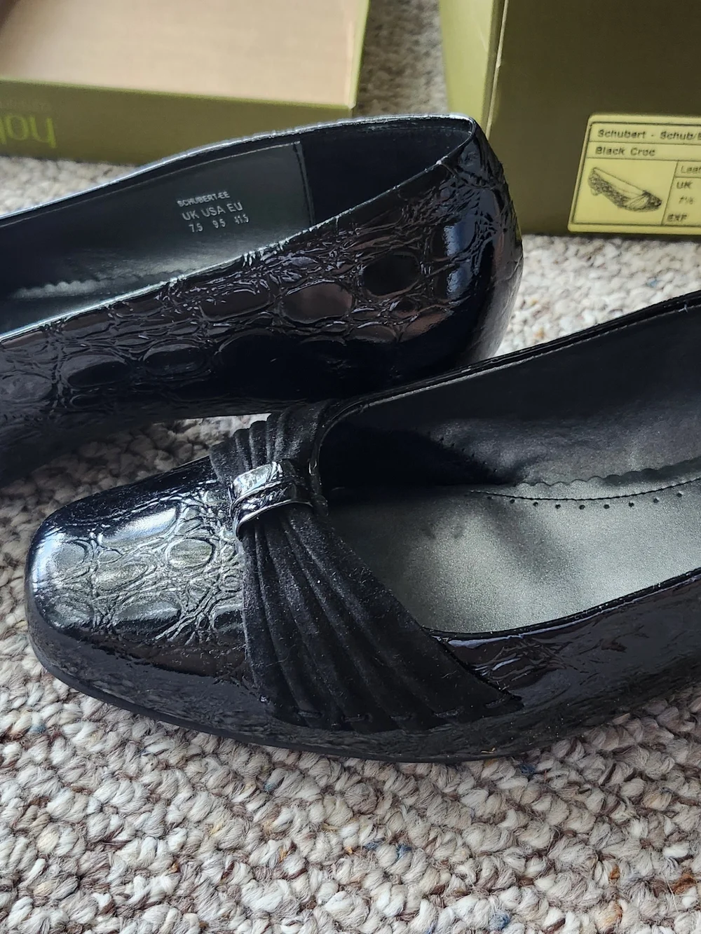 comfort plus by Predictions Women's Black Bow-Accent Slip-On Flats